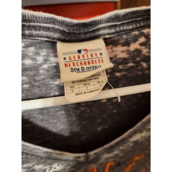 Giants baseball genuine MLB merchandise S top - Picture 8 of 9